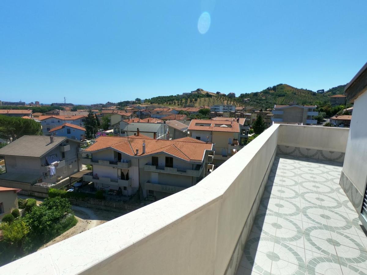 Апартаменти Attico Petfriendly Con Terrazzo, Via Del Borgo Монтезільвано Екстер'єр фото